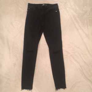 Black skinny jeans with ankle rip